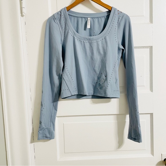 Athleta Shanti Eyelet Blue Long Sleeve Floral Top Size Medium - Picture 3 of 9